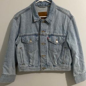 Cropped Levi’s Denim Jacket